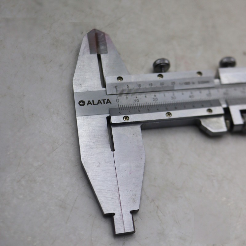 کولیس آلاتا مدل YP-0-250 گستره 250-0 میلی متر