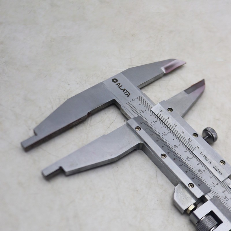 کولیس آلاتا مدل YP-0-250 گستره 250-0 میلی متر