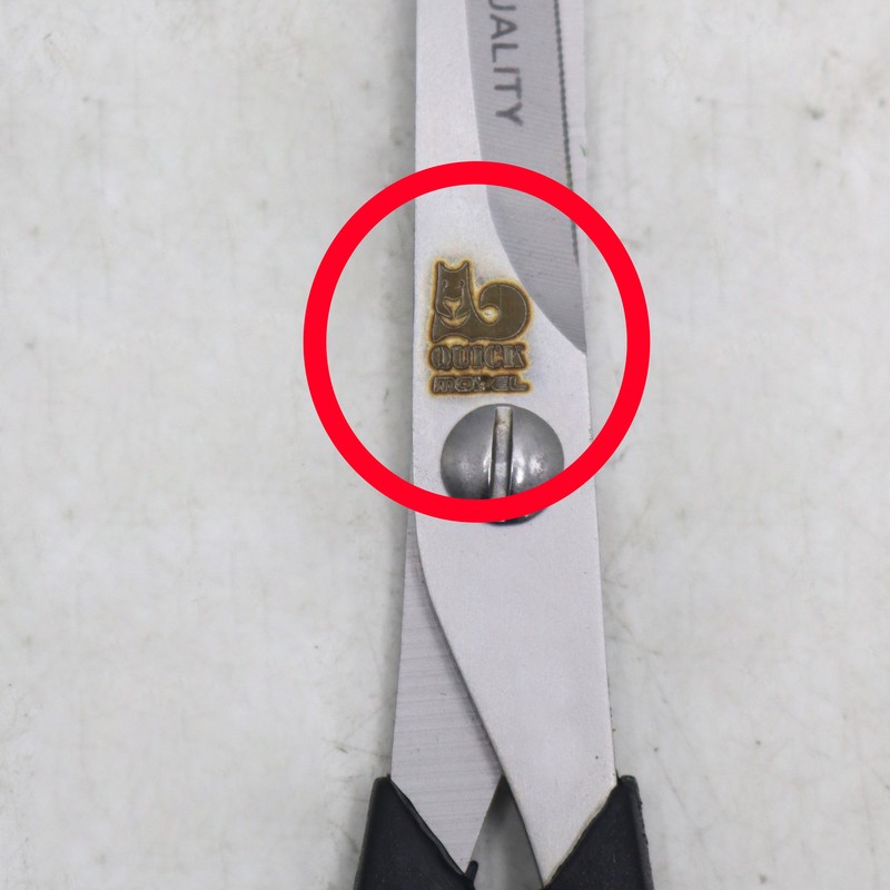 قیچی اصلاح مو مدل کوییک کد YP-CB-TITANIUM