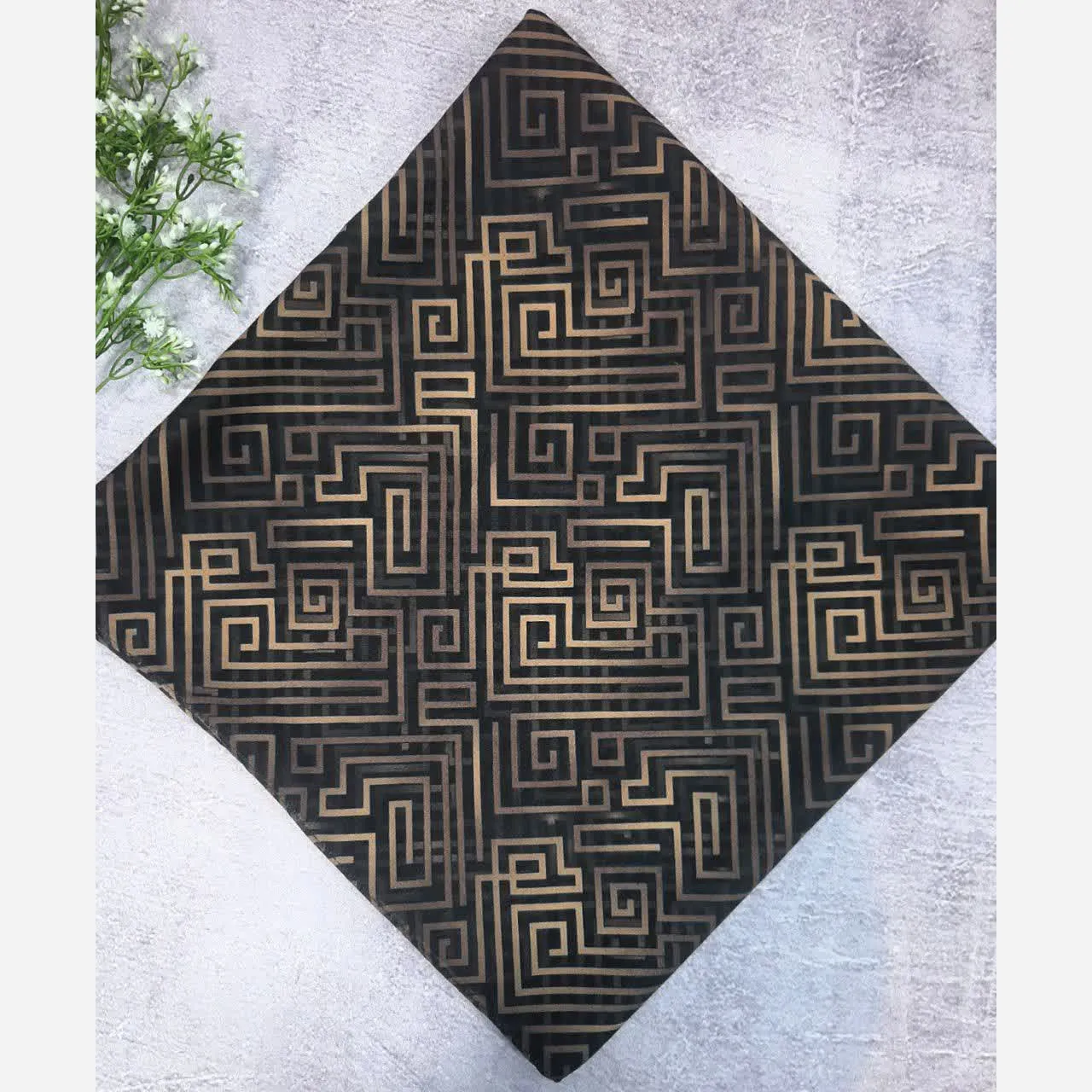 روسری طرح سیمین نخ بامبو قواره بزرگ 140x140 زنانه مشکی ریز نقش اسپرته