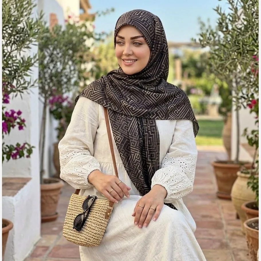 روسری طرح سیمین نخ بامبو قواره بزرگ 140x140 زنانه مشکی ریز نقش اسپرته