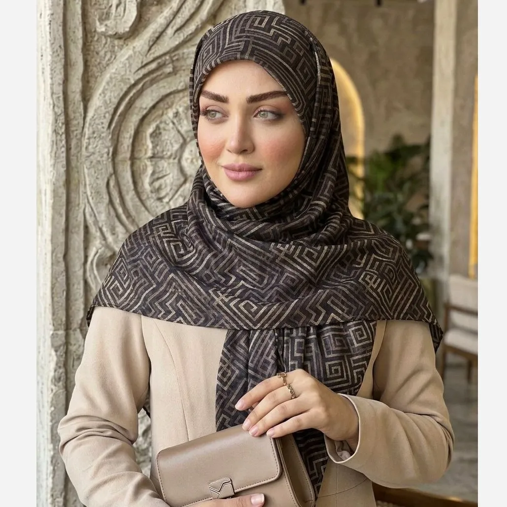 روسری طرح سیمین نخ بامبو قواره بزرگ 140x140 زنانه مشکی ریز نقش اسپرته
