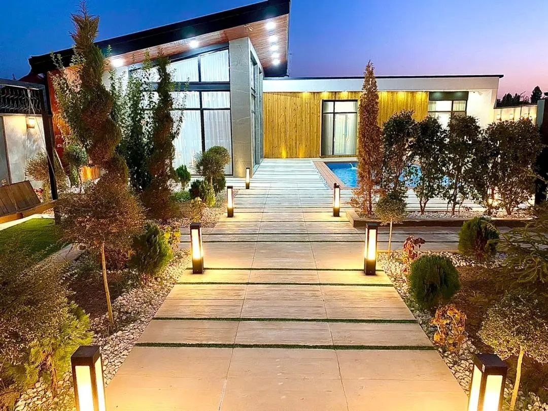 چراغ محوطه حیاطی زمینی گالوانیزه مربع (پس کرایه)