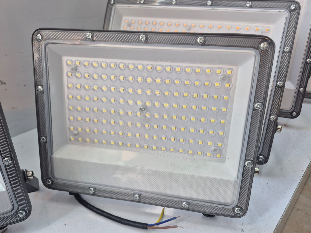 پرژکتور 50 وات SMD بدنه آلومینیوم یکسال ضمانت دلیران (پس کرایه)