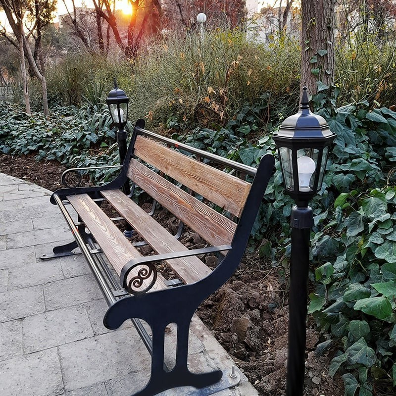 چراغ باغی مدل انگلیسی پایه فلزی ساده پسکرایه پستی