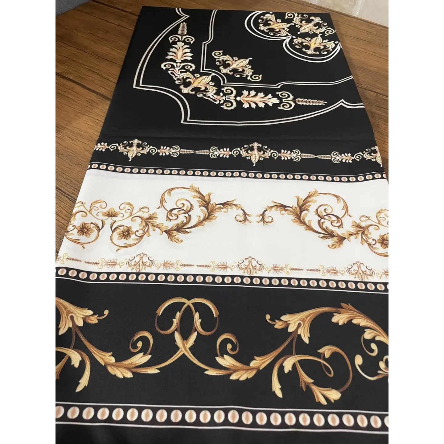 روسری ساتن ابریشم قواره 140 طرح رویا مجلسی